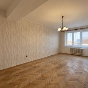 9  madar ve střední velikosti